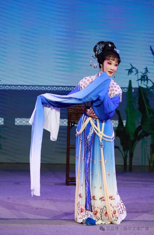 作品和优秀群众文艺作品巡演将在我市奥体中心举行
